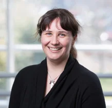 Headshot of karen knapp.