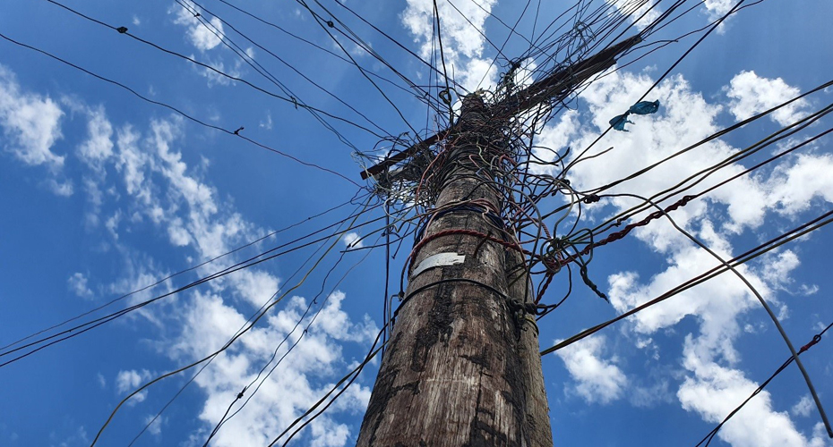 Illegal electricity connections in an informal settlement in Cape Town